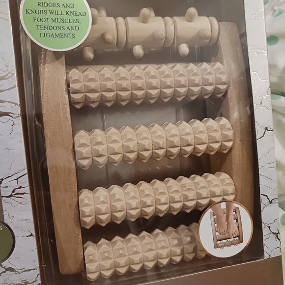 NWT! ALCHEMY LIVING FOOT CARE SET - Picture 2 of 7